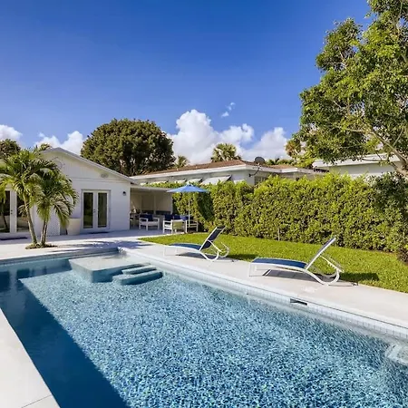 Little Havana - Unwind In A Tropical Garden Retreat With Private Pool